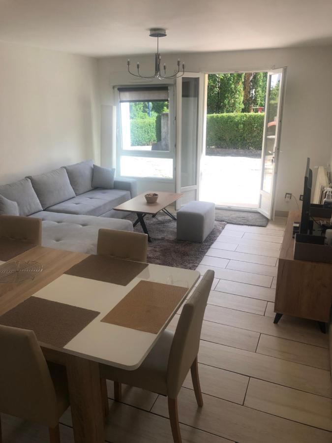 Logement au calme dans une maison. Moirans-en-Montagne Extérieur photo